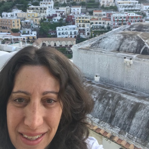 Meet your Posher, Lisa - Picture 1 of 1